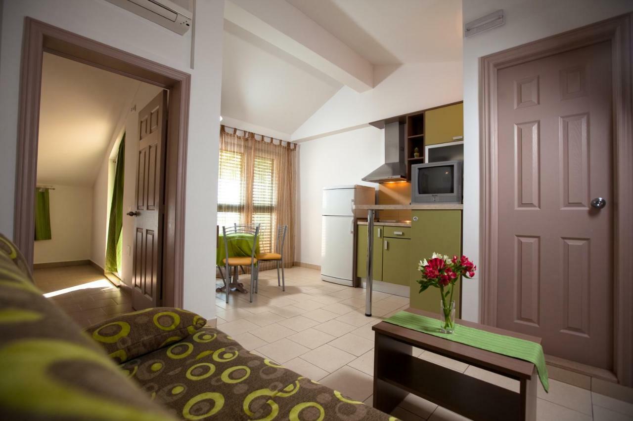 Apartments Smiljka II Tucepi Ngoại thất bức ảnh