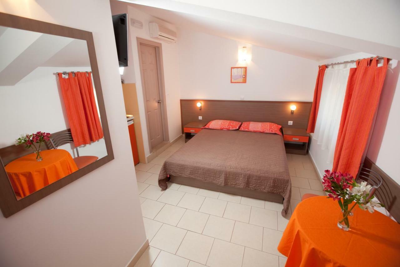 Apartments Smiljka II Tucepi Ngoại thất bức ảnh