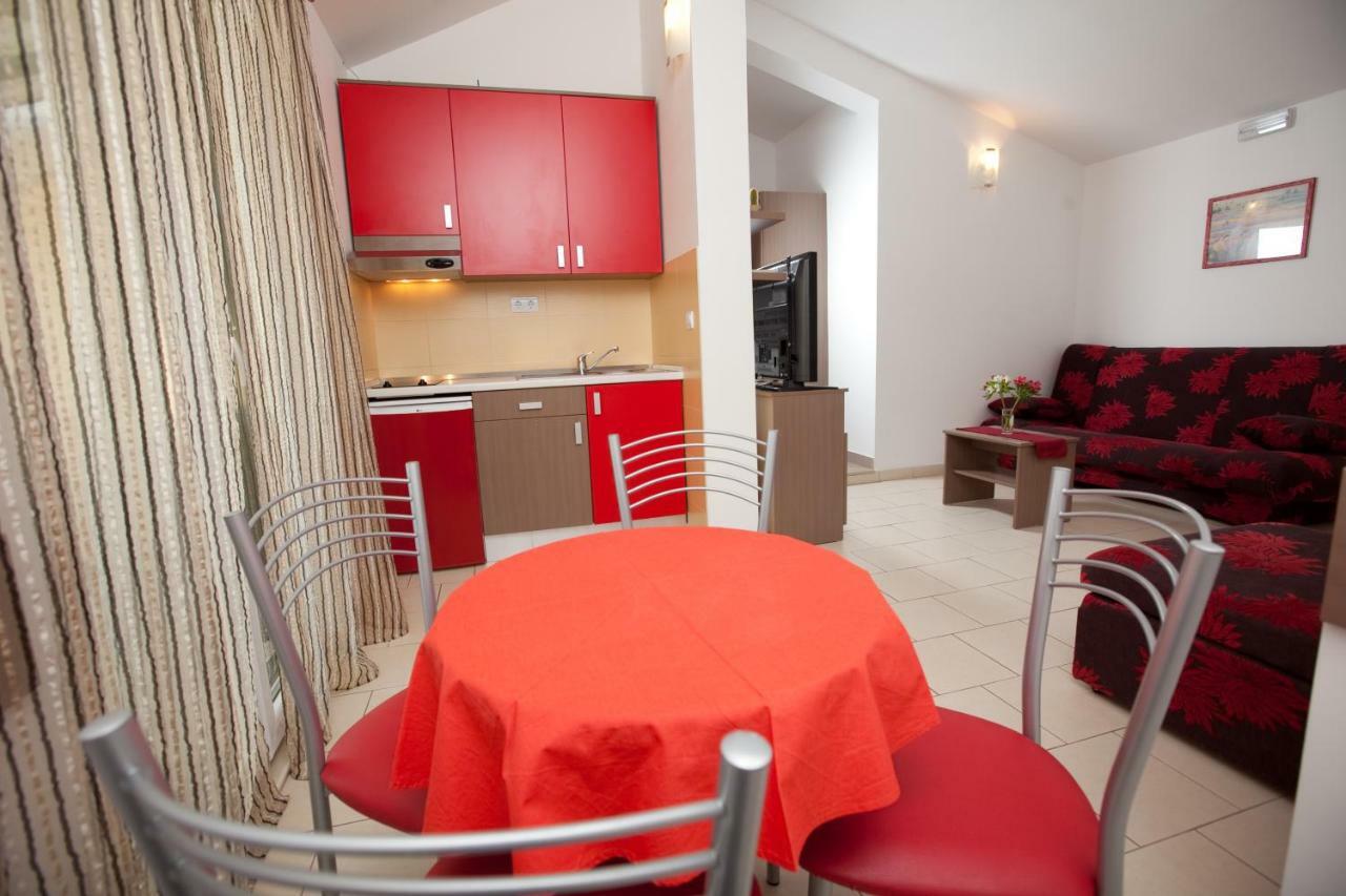 Apartments Smiljka II Tucepi Ngoại thất bức ảnh